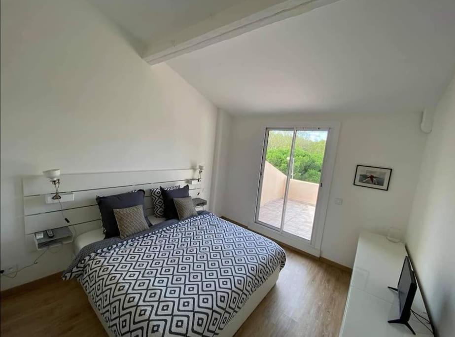 L'Atelier Marin Sur Le Port Des Marines Apartment Cogolin Bagian luar foto