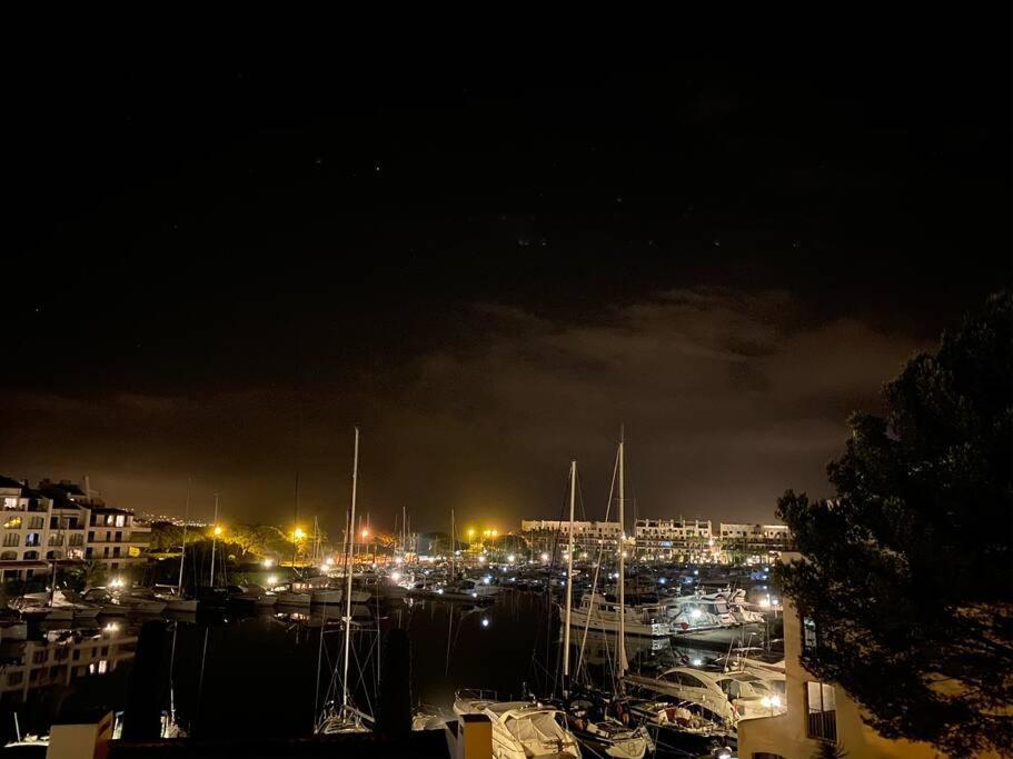 L'Atelier Marin Sur Le Port Des Marines Apartment Cogolin Bagian luar foto